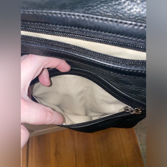 MARGOT GENUINE LEATHER CROSSBODY 🖤 - Picture 8 of 13